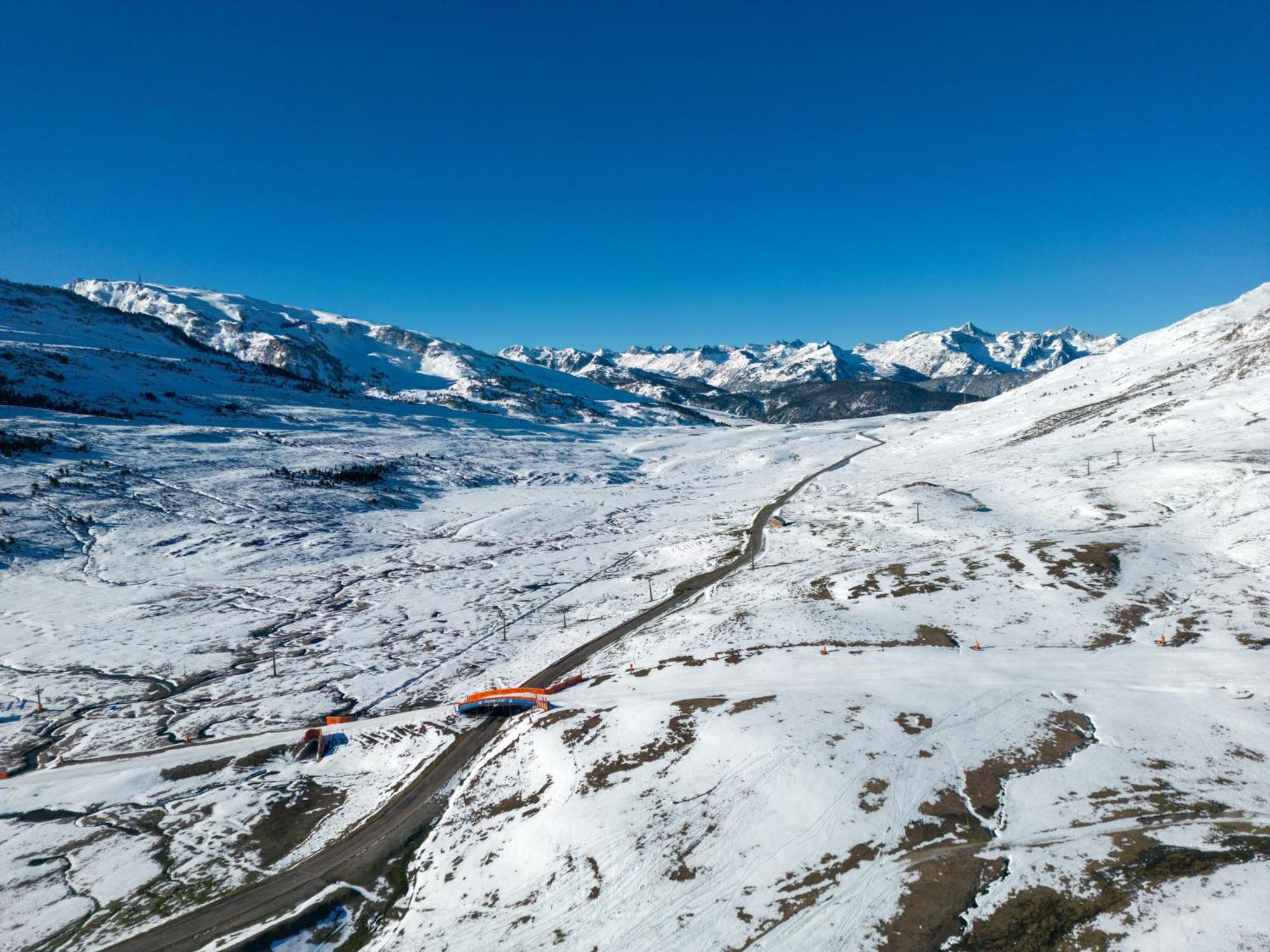 Hotel Val De Neu G.L. Baqueira Beret Bagian luar foto