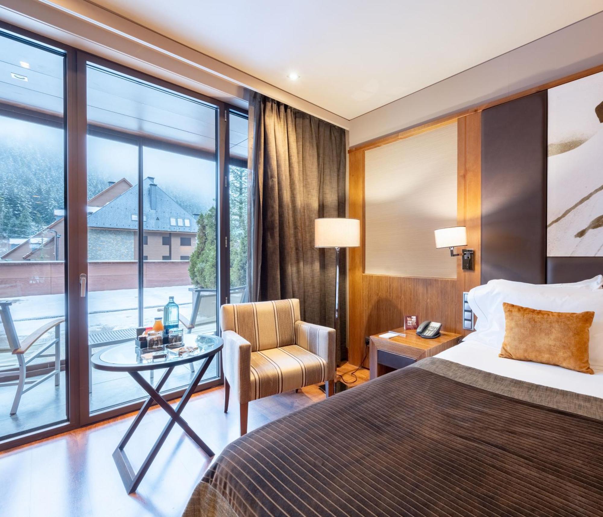Hotel Val De Neu G.L. Baqueira Beret Bagian luar foto